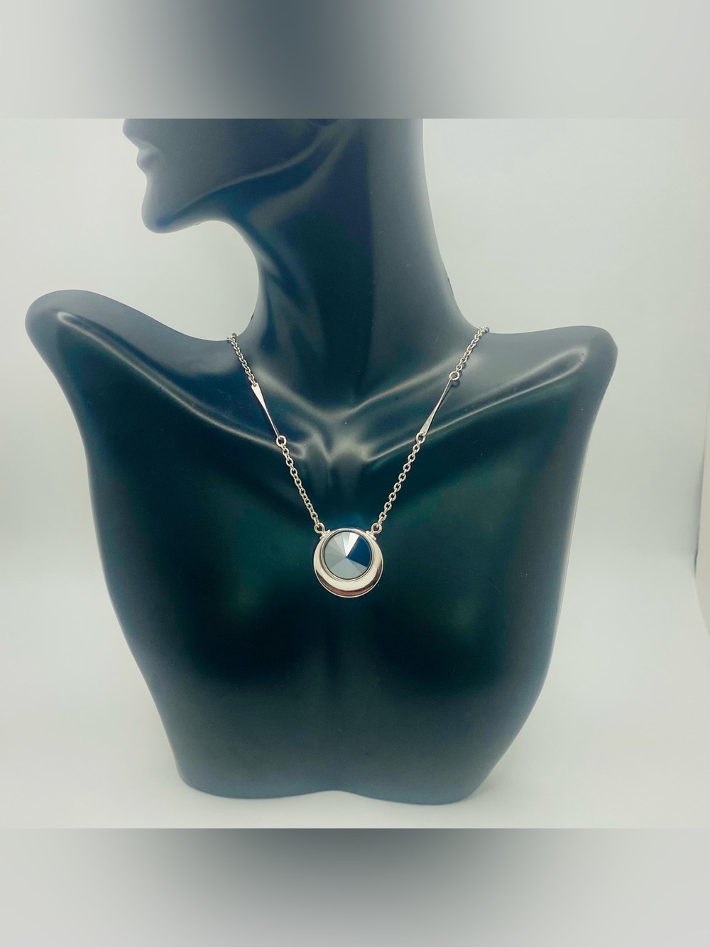Vintage 1976 Sarah Coventry "Jet Set" Hematite Rivoli Pendant Necklace